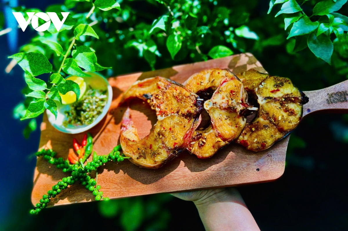 cá lăng sêrêpốk vào vụ tết hình ảnh 3 ca lang serepok vao vu tet hinh anh 3