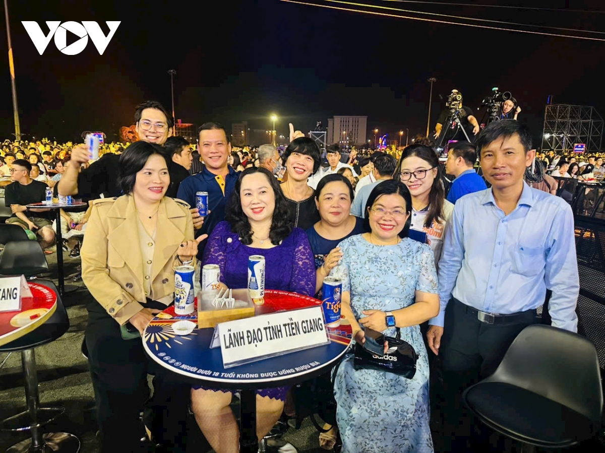 người dân Đồng bằng sông cửu long tưng bừng đón năm mới 2025 hình ảnh 8 nguoi dan Dong bang song cuu long tung bung don nam moi 2025 hinh anh 8