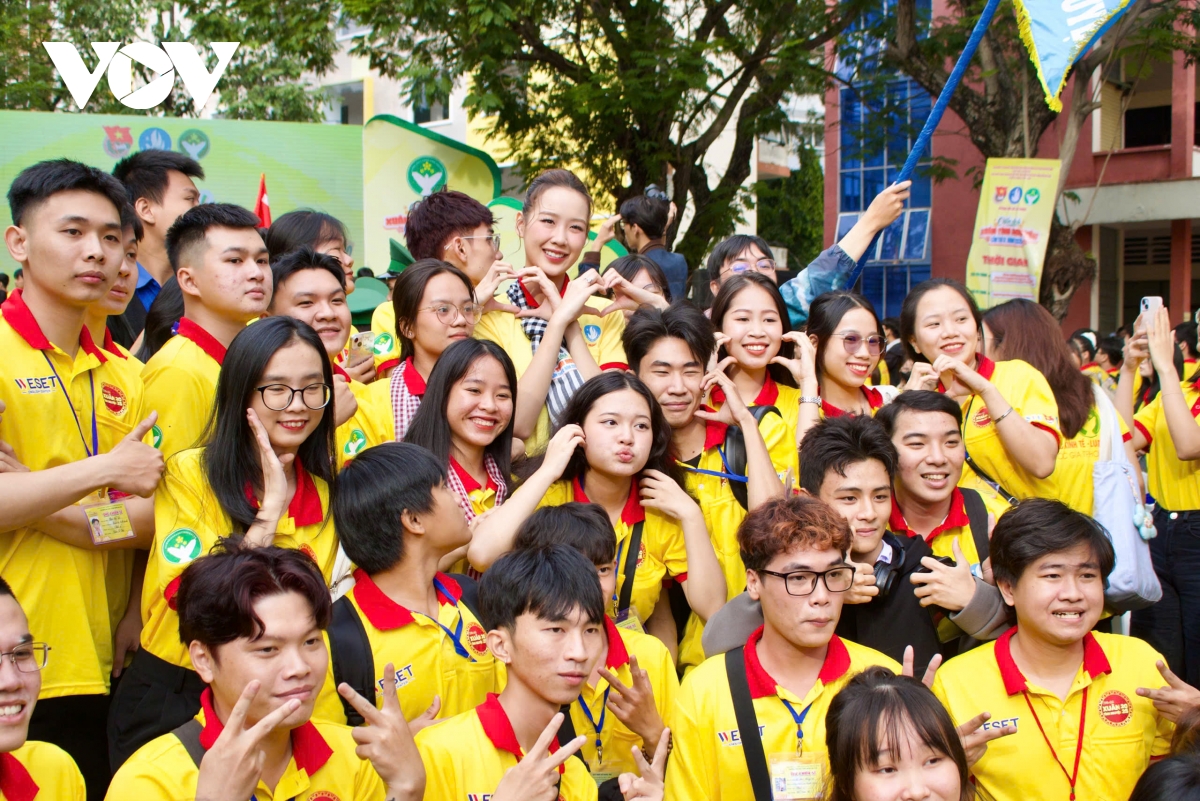 hoa hậu bảo ngọc, ngọc châu, ca sĩ phương mỹ chi tham gia xuân tình nguyện hình ảnh 1 hoa hau bao ngoc, ngoc chau, ca si phuong my chi tham gia xuan tinh nguyen hinh anh 1