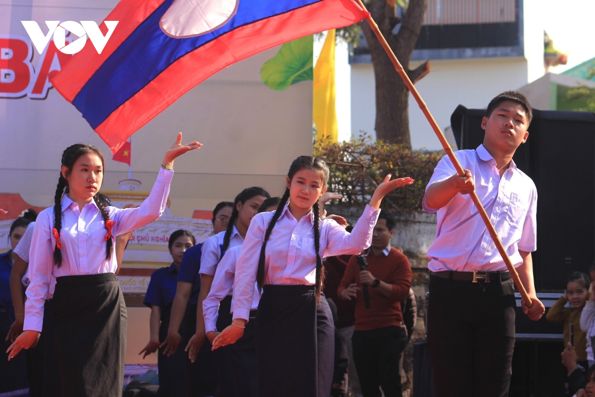 phiên chợ tết xuyên biên giới việt - lào hình ảnh 8 phien cho tet xuyen bien gioi viet - lao hinh anh 8