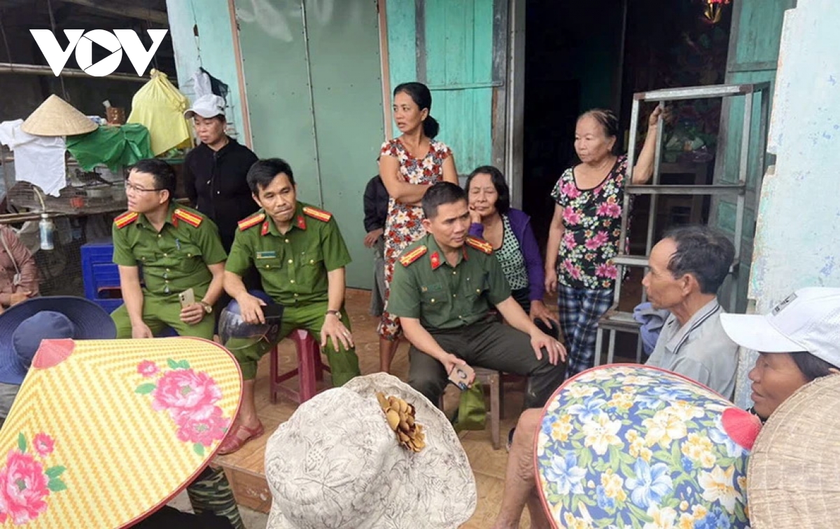 tìm thấy cụ ông 74 tuổi đi lạc trong rừng suốt 17 giờ ở quảng nam hình ảnh 2 tim thay cu ong 74 tuoi di lac trong rung suot 17 gio o quang nam hinh anh 2