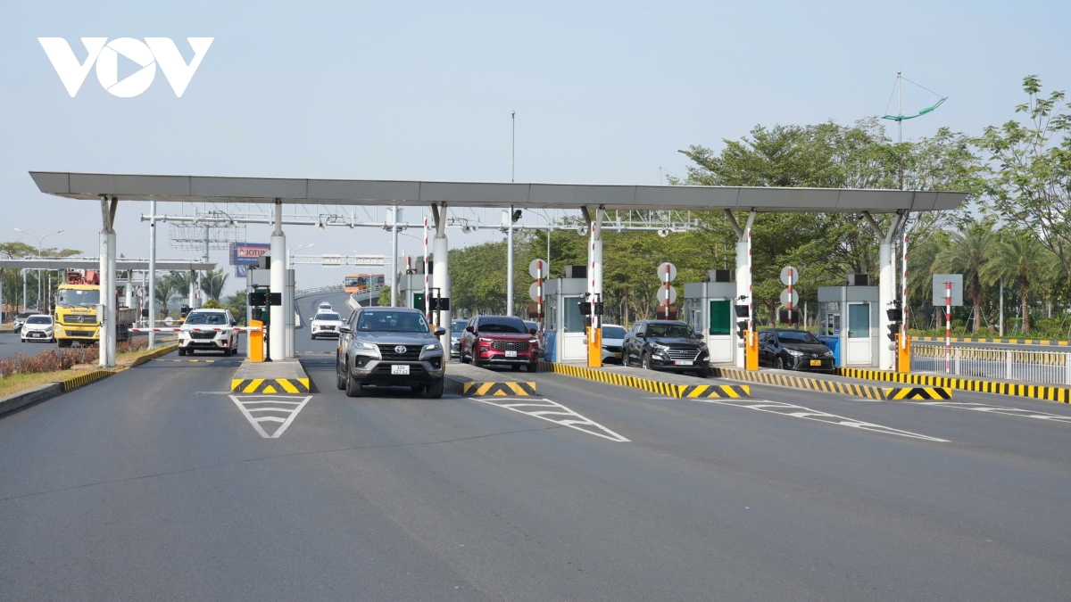 Thu phí không dừng ETC tất cả các làn ô tô ra, vào sân bay Nội Bài