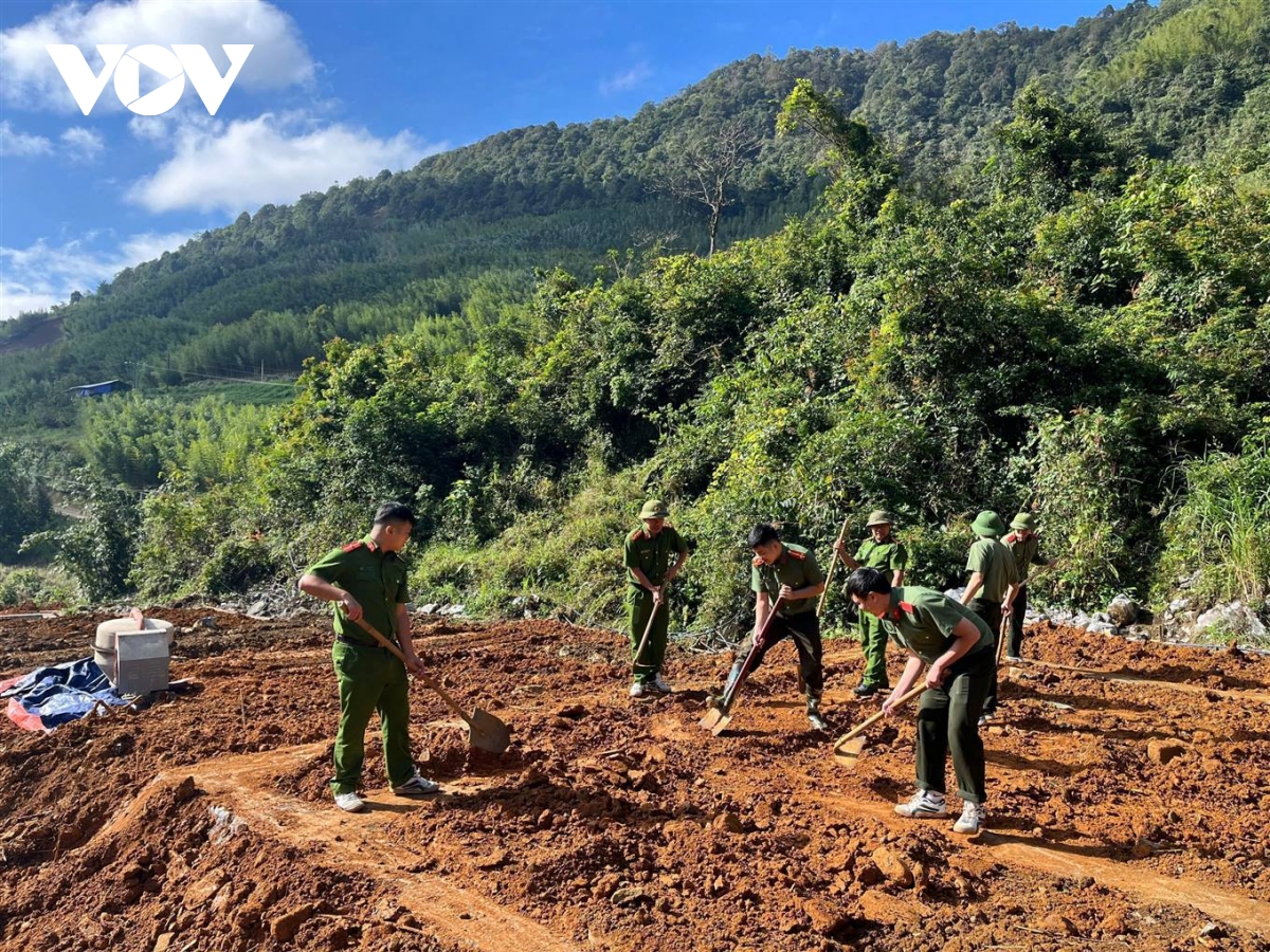 Công an Cao Bằng hỗ trợ gia đình mất nhà cửa do thiên tai