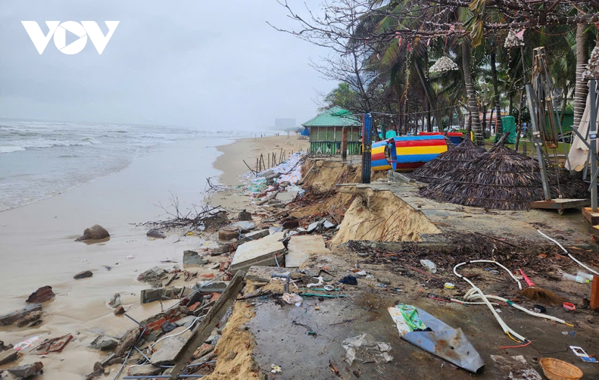 bãi biển đẹp nhất Đà nẵng bị triều cường tàn phá hình ảnh 10 bai bien dep nhat Da nang bi trieu cuong tan pha hinh anh 10