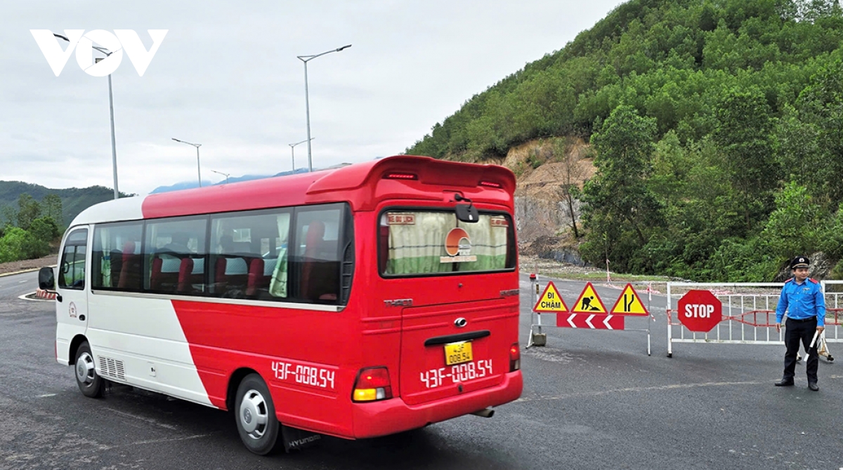 Đà nẵng mưa lớn gây sạt lở đường vành đai phía tây thành phố hình ảnh 5 Da nang mua lon gay sat lo duong vanh dai phia tay thanh pho hinh anh 5
