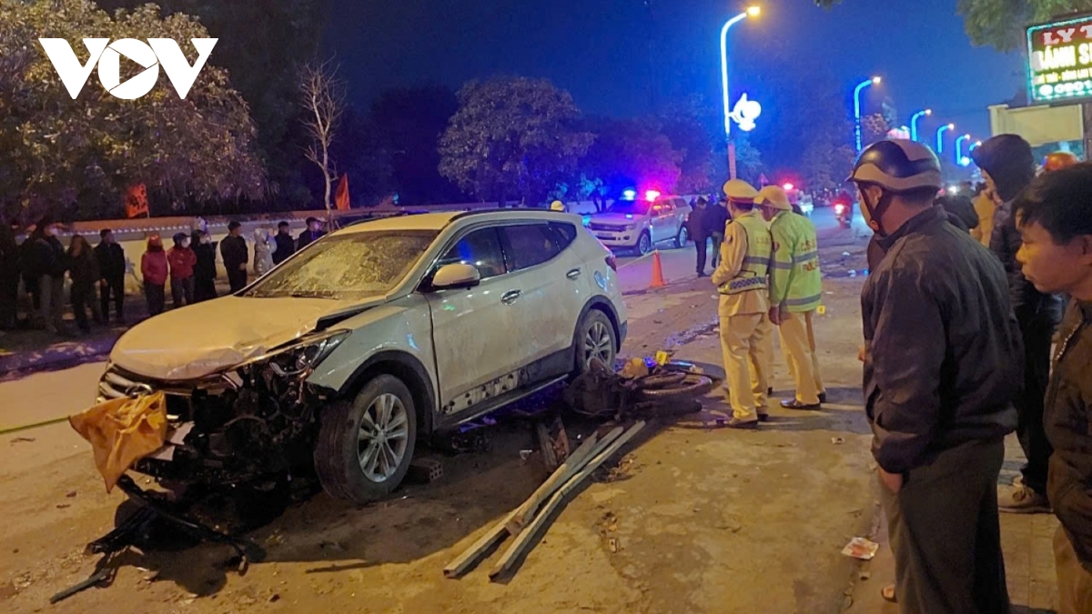 Xe máy va chạm với xe ô tô, 1 người chết, 1 người bị thương ở Quảng Bình