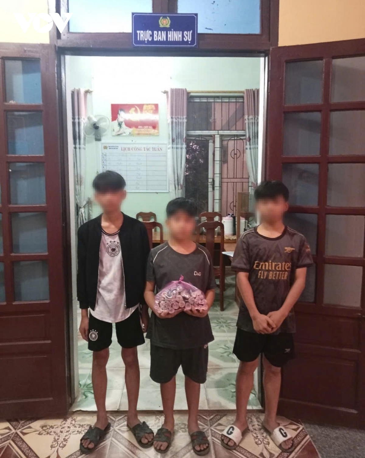 rộ việc học sinh mua nguyên liệu tự chế pháo theo hướng dẫn trên mạng hình ảnh 1 ro viec hoc sinh mua nguyen lieu tu che phao theo huong dan tren mang hinh anh 1