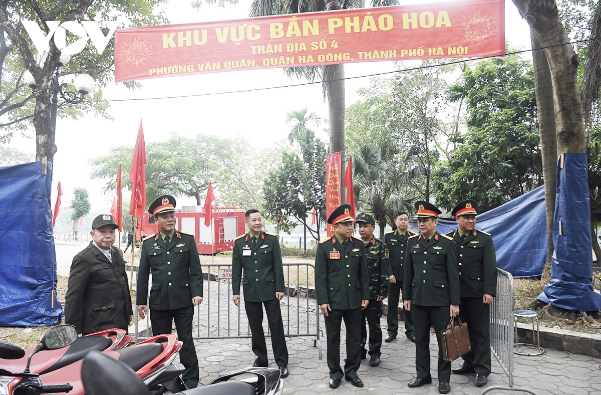 can canh 5 tran dia ban phao hoa o ha noi truoc thoi khac don nam moi 2025 hinh anh 1