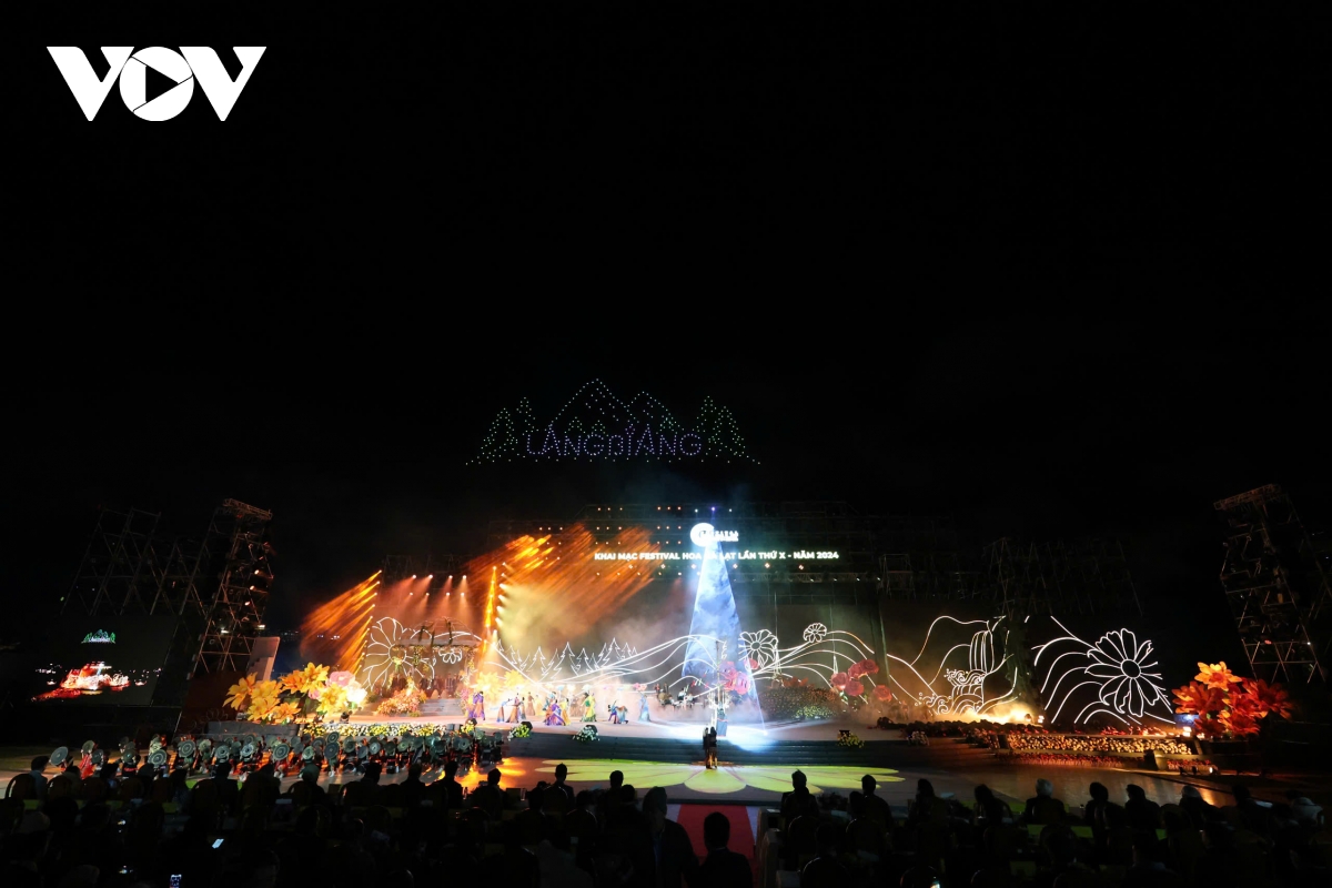 Phó Thủ tướng Nguyễn Hòa Bình dự khai mạc Festival hoa Đà Lạt lần thứ 10