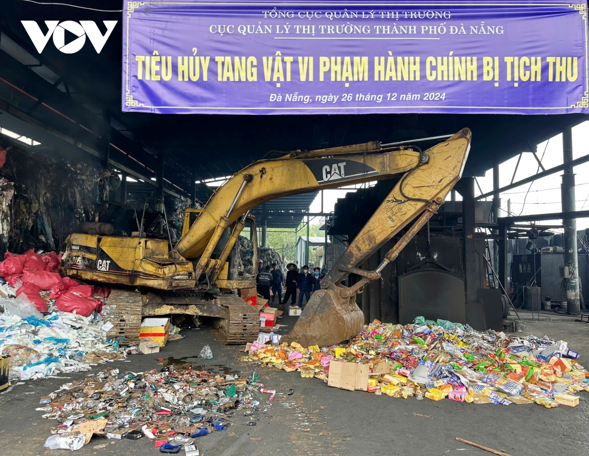 Đà nẵng tiêu hủy hơn 7.900 đơn vị sản phẩm hàng hóa nhập lậu hình ảnh 3 Da nang tieu huy hon 7.900 don vi san pham hang hoa nhap lau hinh anh 3