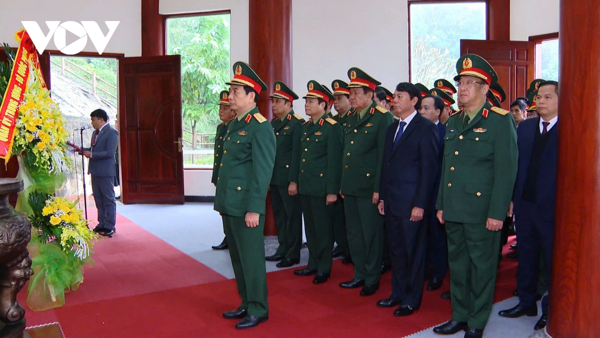 bo truong bo quoc phong dang huong tuong niem Dai tuong vo nguyen giap hinh anh 1