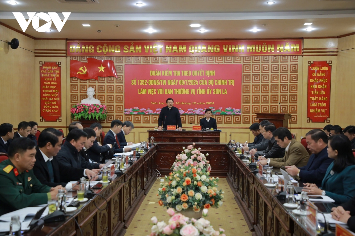 Doan kiem tra cua bo chinh tri lam viec voi ban thuong vu tinh uy son la hinh anh 1