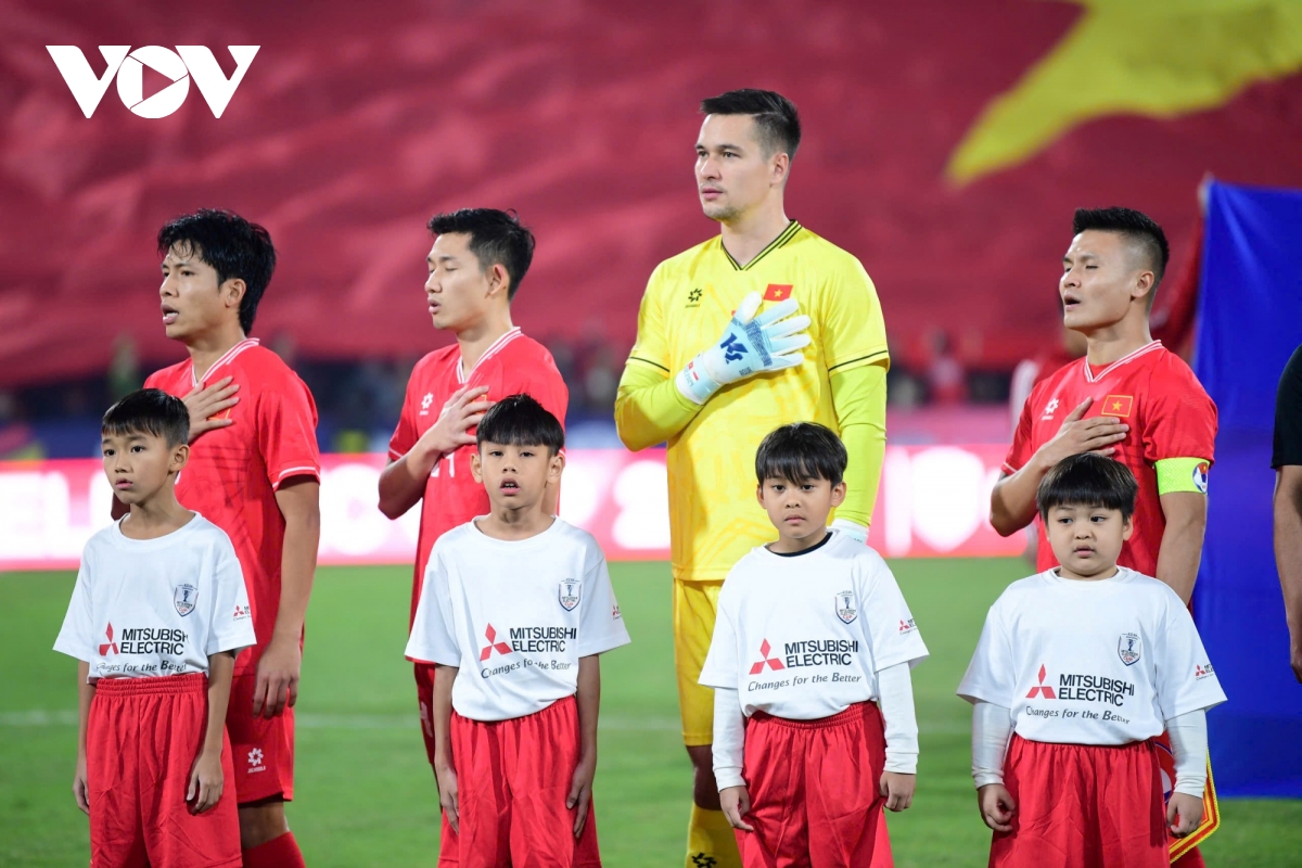 toàn cảnh Đt việt nam 1-0 Đt indonesia quang hải hóa người hùng hình ảnh 1 toan canh Dt viet nam 1-0 Dt indonesia quang hai hoa nguoi hung hinh anh 1