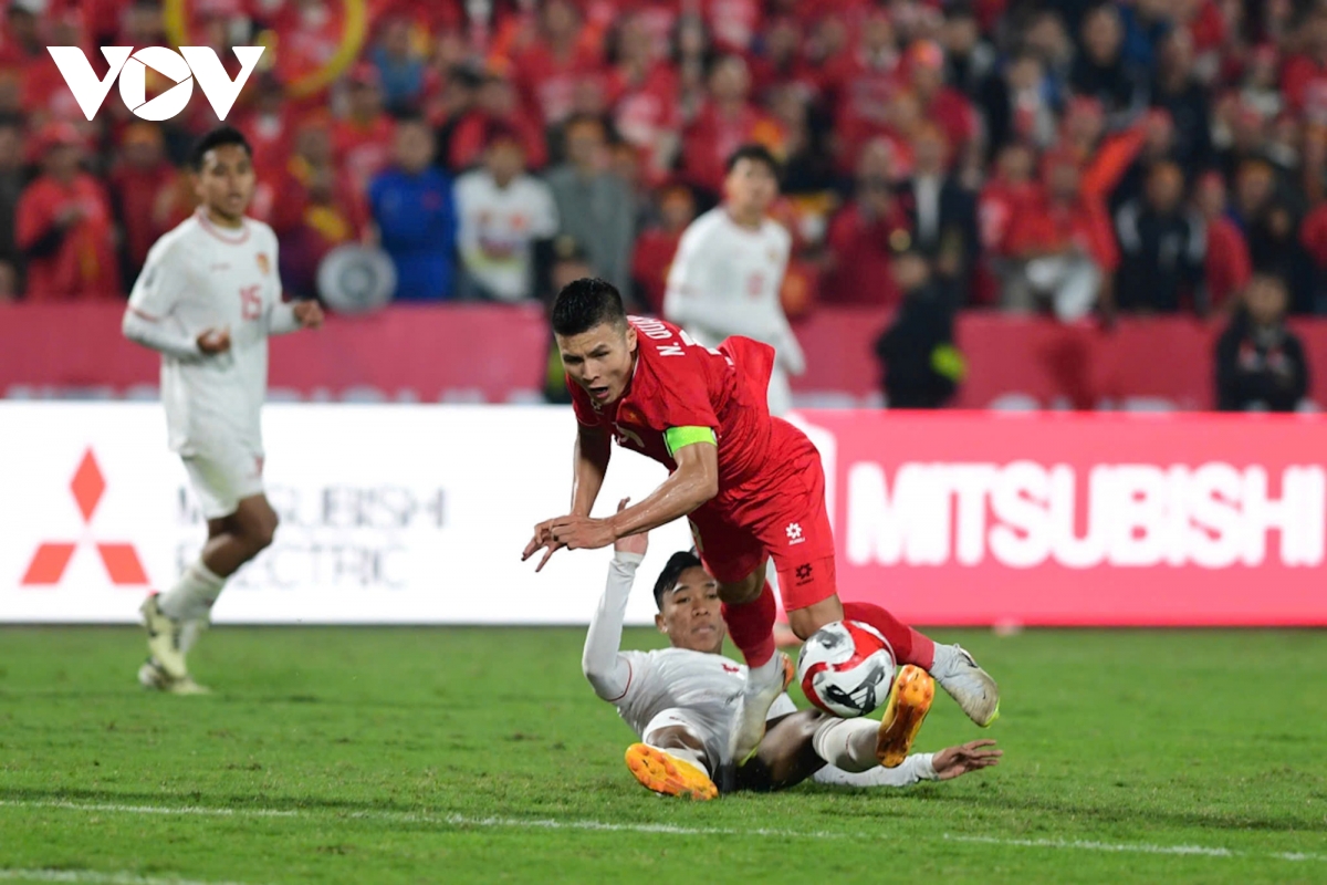 toàn cảnh Đt việt nam 1-0 Đt indonesia quang hải hóa người hùng hình ảnh 7 toan canh Dt viet nam 1-0 Dt indonesia quang hai hoa nguoi hung hinh anh 7