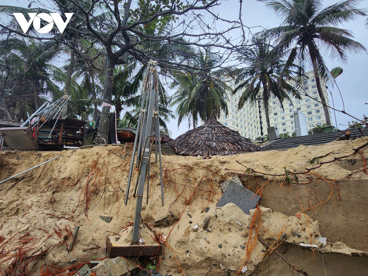 bãi biển đẹp nhất Đà nẵng bị triều cường tàn phá hình ảnh 9 bai bien dep nhat Da nang bi trieu cuong tan pha hinh anh 9