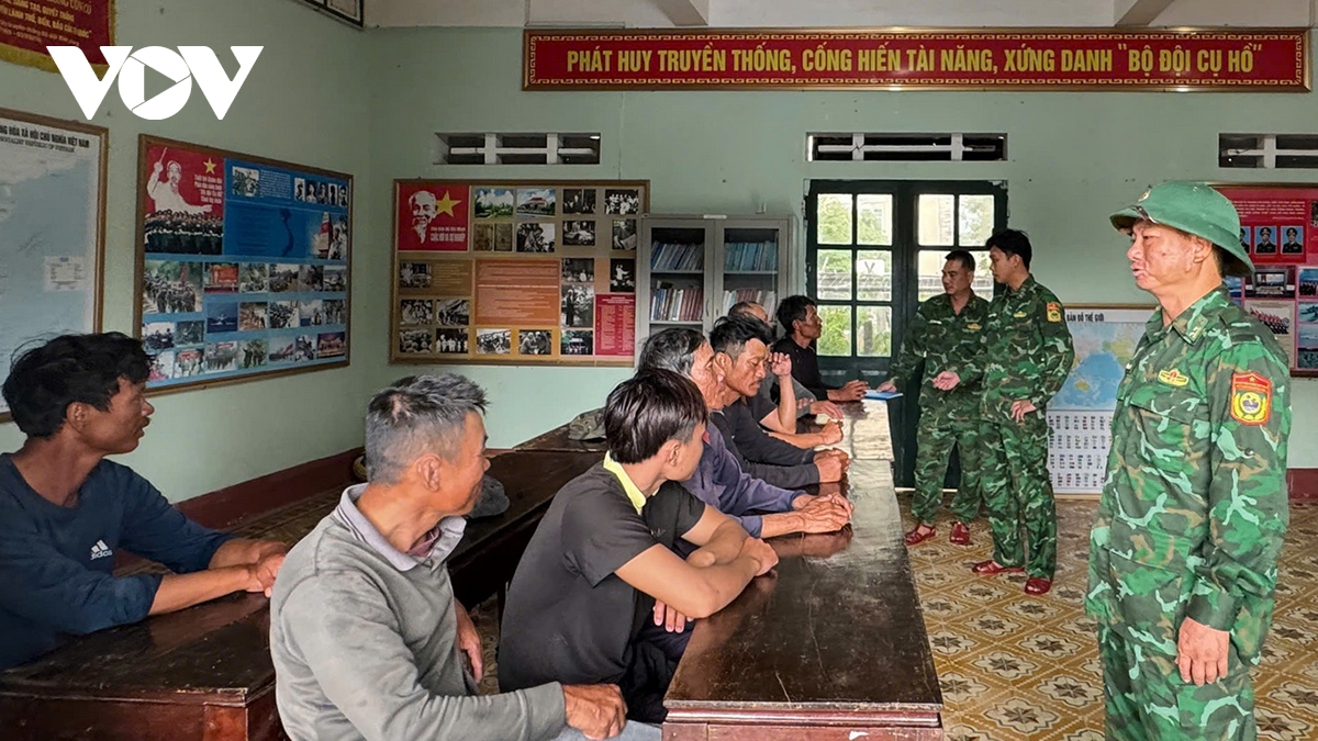 cứu tàu cá cùng 8 ngư dân gặp nạn trên biển hình ảnh 1 cuu tau ca cung 8 ngu dan gap nan tren bien hinh anh 1