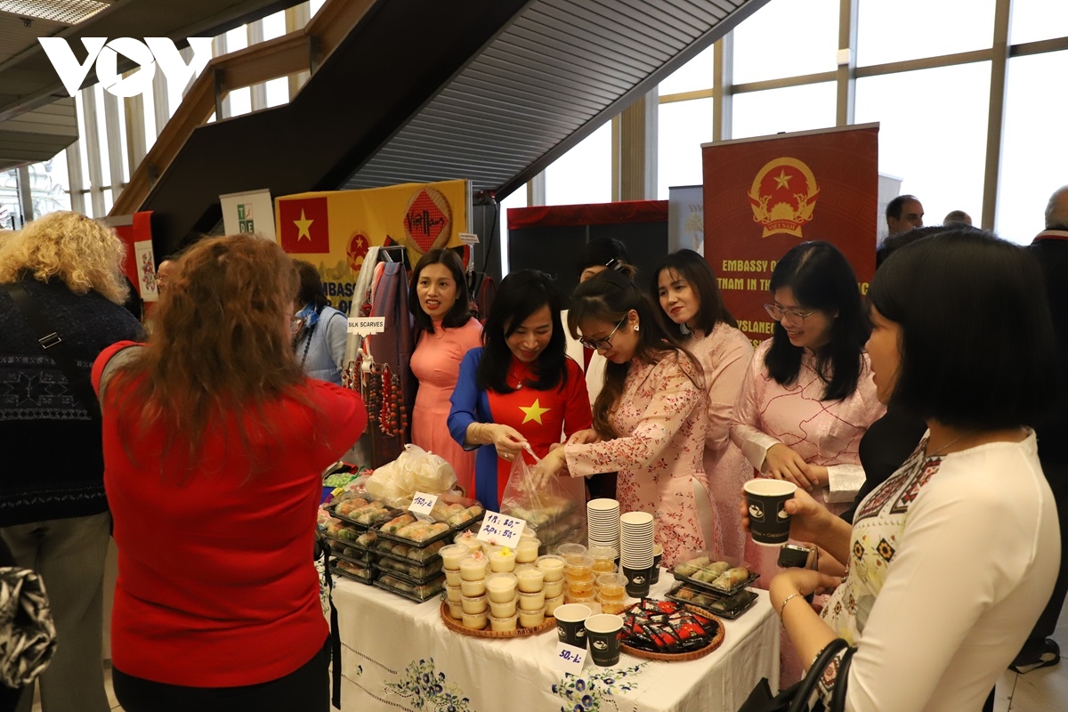 việt nam tham dự hội chợ từ thiện quốc tế 2024 tại praha hình ảnh 3 viet nam tham du hoi cho tu thien quoc te 2024 tai praha hinh anh 3