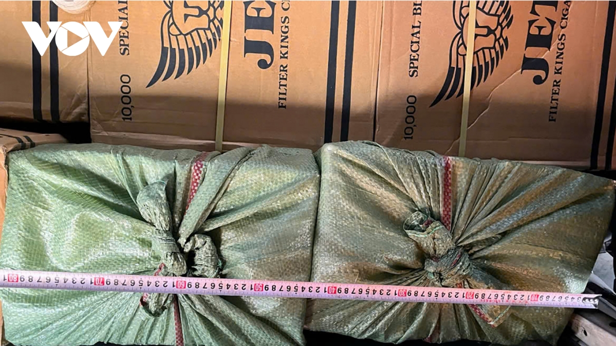 quảng trị bắt giữ lượng lớn thuốc lá, bia ngoại nhập lậu hình ảnh 2 quang tri bat giu luong lon thuoc la, bia ngoai nhap lau hinh anh 2