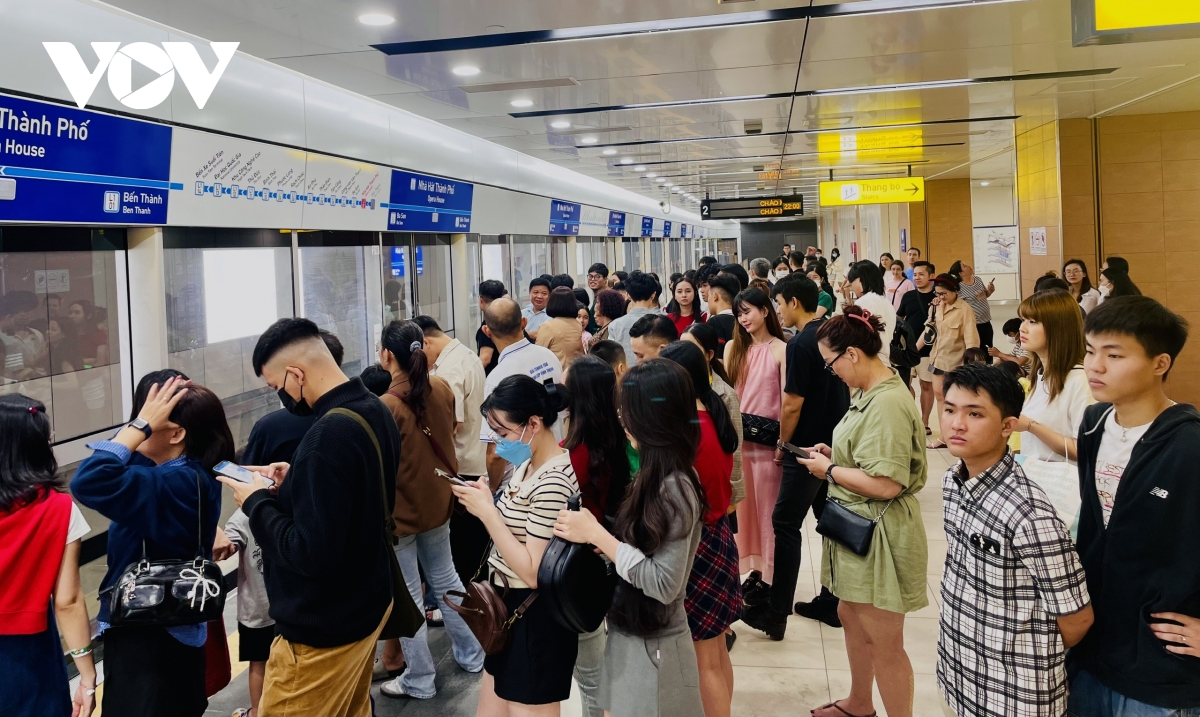hai ngày cuối tuần, khách đi metro 1 chiếm hơn 40 tổng lượng khách hình ảnh 2 hai ngay cuoi tuan, khach di metro 1 chiem hon 40 tong luong khach hinh anh 2