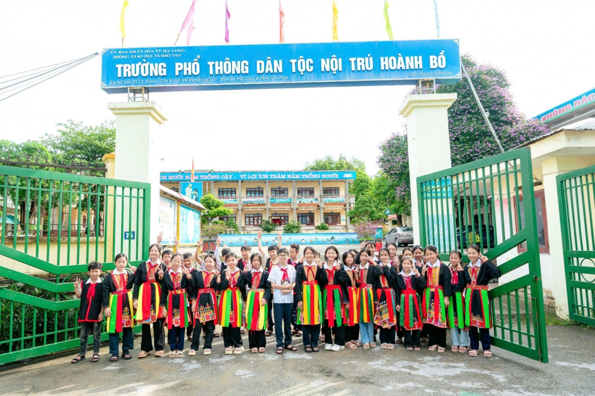 câu chuyện truyền cảm hứng văn hóa đọc của cậu học sinh người dao hình ảnh 2 cau chuyen truyen cam hung van hoa doc cua cau hoc sinh nguoi dao hinh anh 2