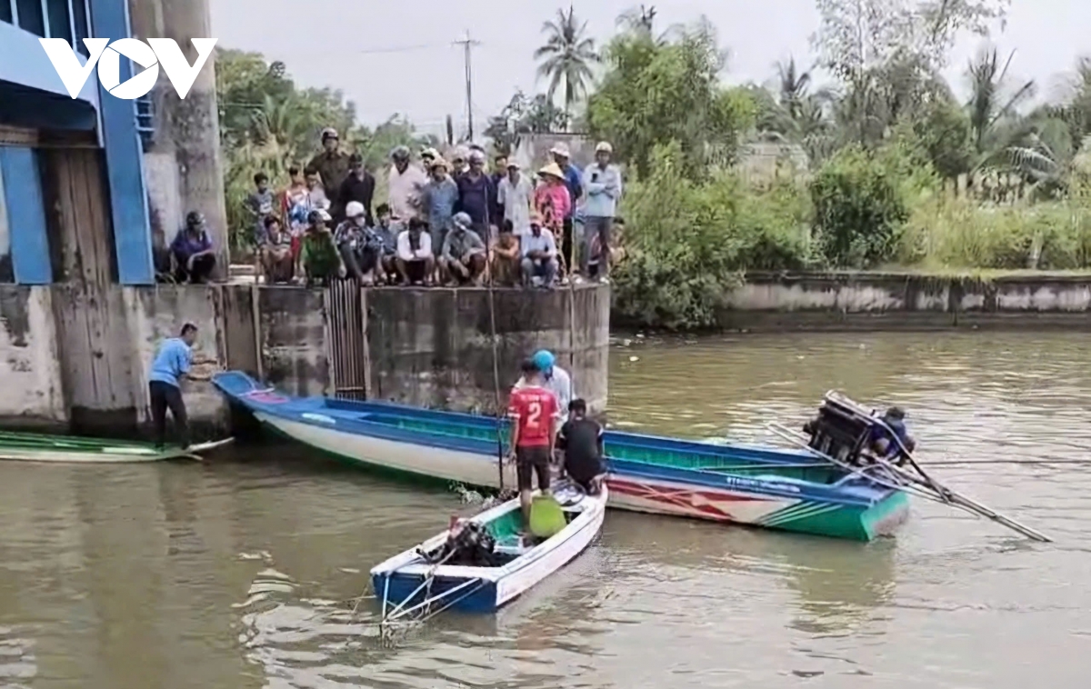 cà mau thanh niên đâm vỏ lãi vào trụ biển báo tử vong hình ảnh 1 ca mau thanh nien dam vo lai vao tru bien bao tu vong hinh anh 1