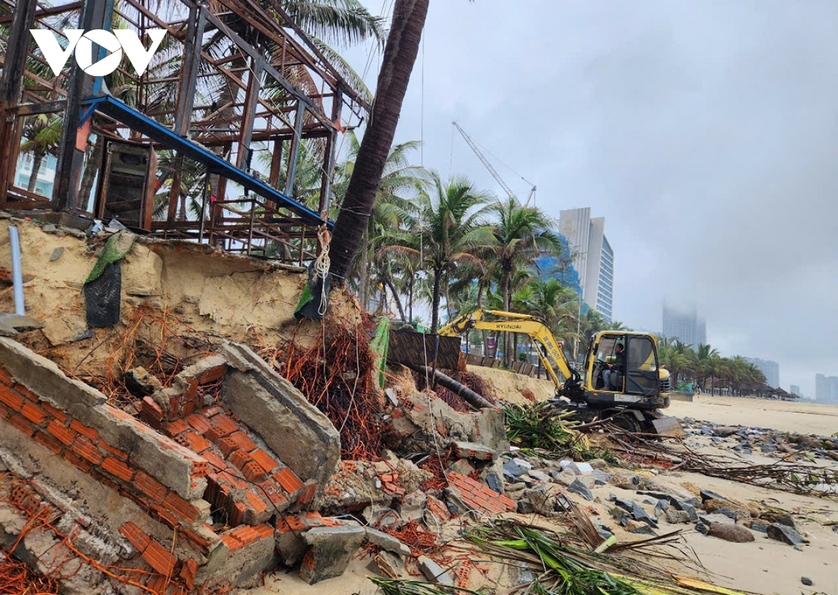 bãi biển đẹp nhất Đà nẵng bị triều cường tàn phá hình ảnh 8 bai bien dep nhat Da nang bi trieu cuong tan pha hinh anh 8