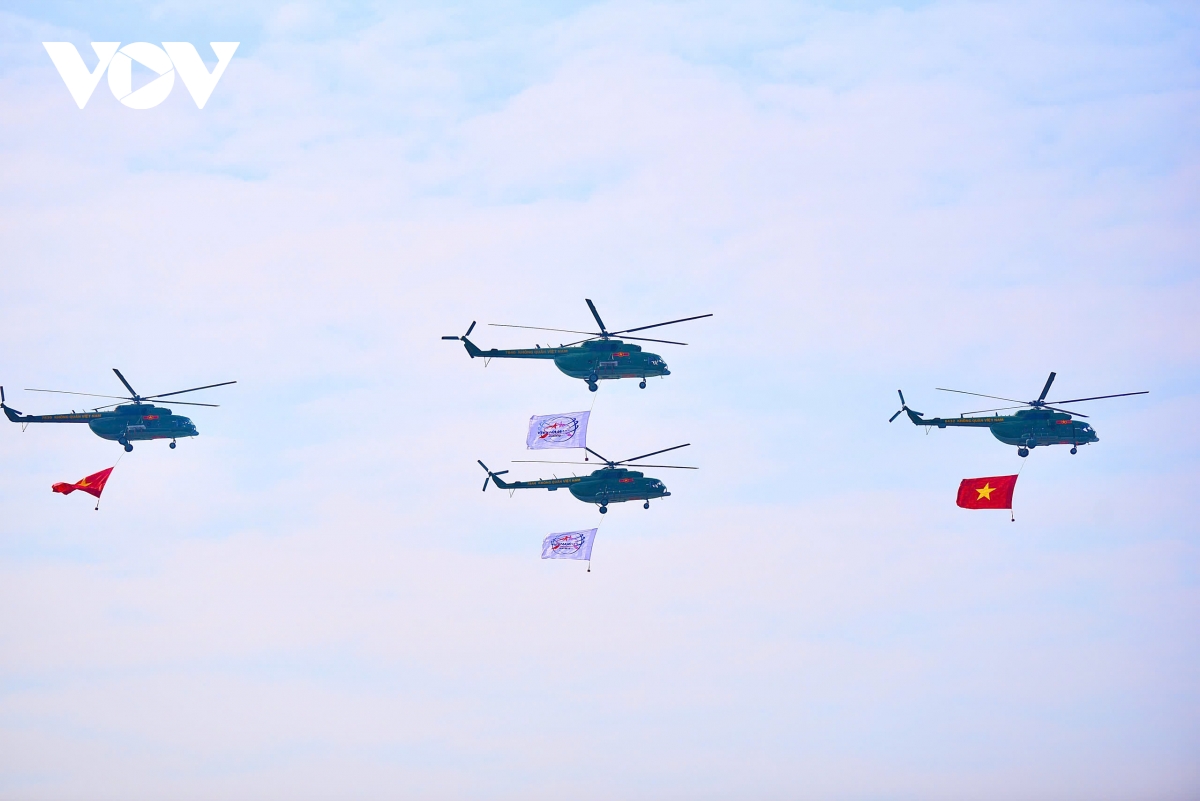 máy bay, đặc công, quân khuyển trình diễn mãn nhãn khai mạc triển lãm quốc phòng hình ảnh 6 may bay, dac cong, quan khuyen trinh dien man nhan khai mac trien lam quoc phong hinh anh 6