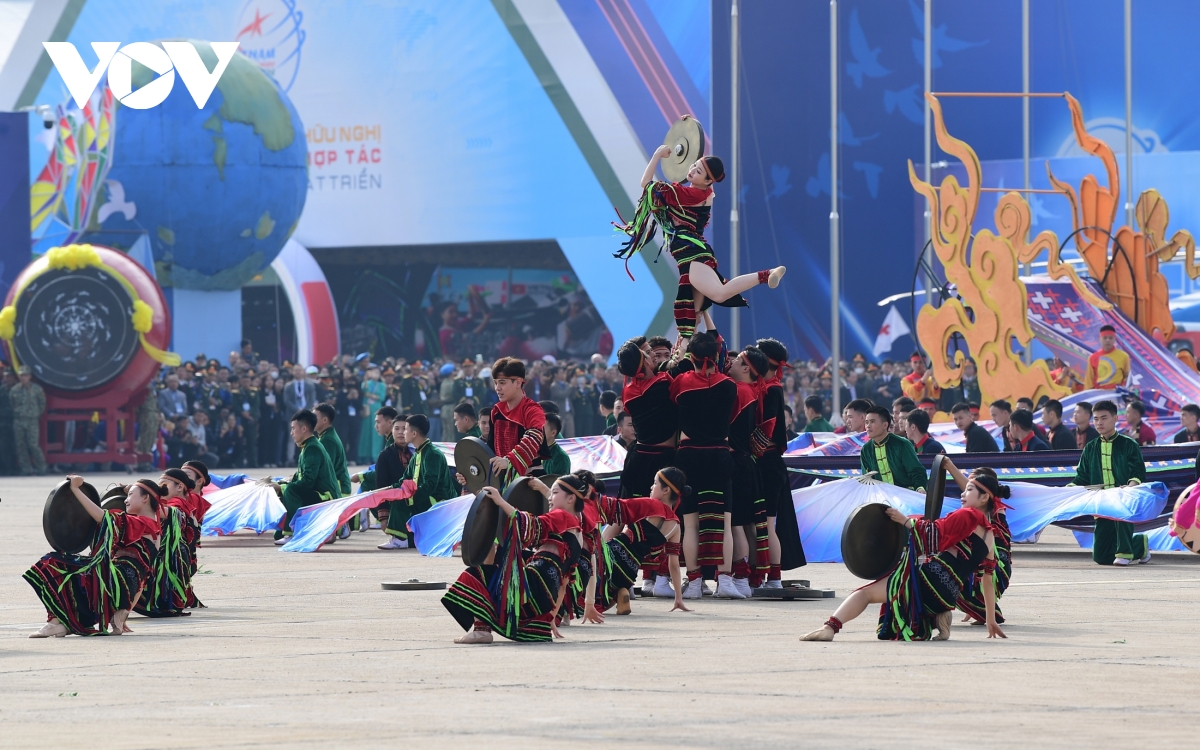 máy bay, đặc công, quân khuyển trình diễn mãn nhãn khai mạc triển lãm quốc phòng hình ảnh 2 may bay, dac cong, quan khuyen trinh dien man nhan khai mac trien lam quoc phong hinh anh 2