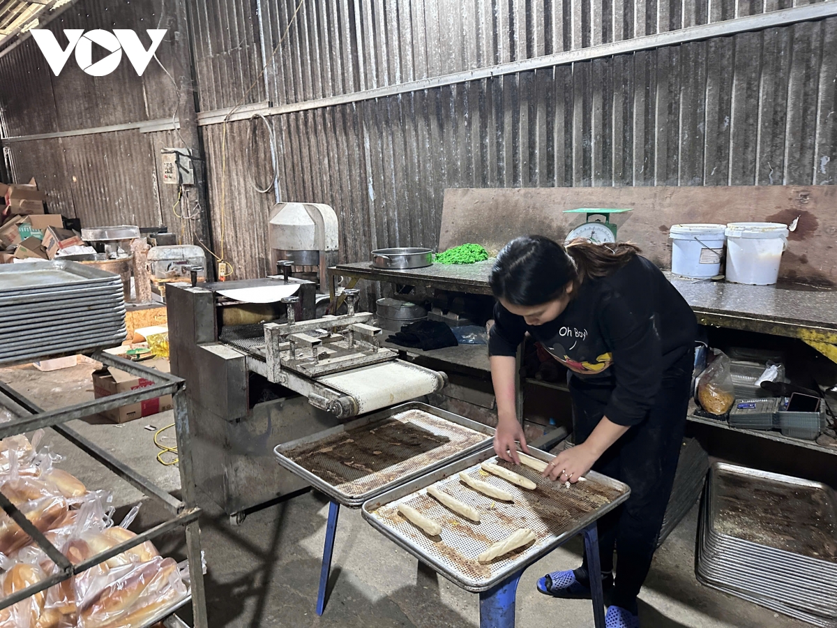 sơn la phát hiện hơn 3000 chiếc bánh mỳ được phù phép để kéo dài hạn sử dụng hình ảnh 2 son la phat hien hon 3000 chiec banh my duoc phu phep de keo dai han su dung hinh anh 2