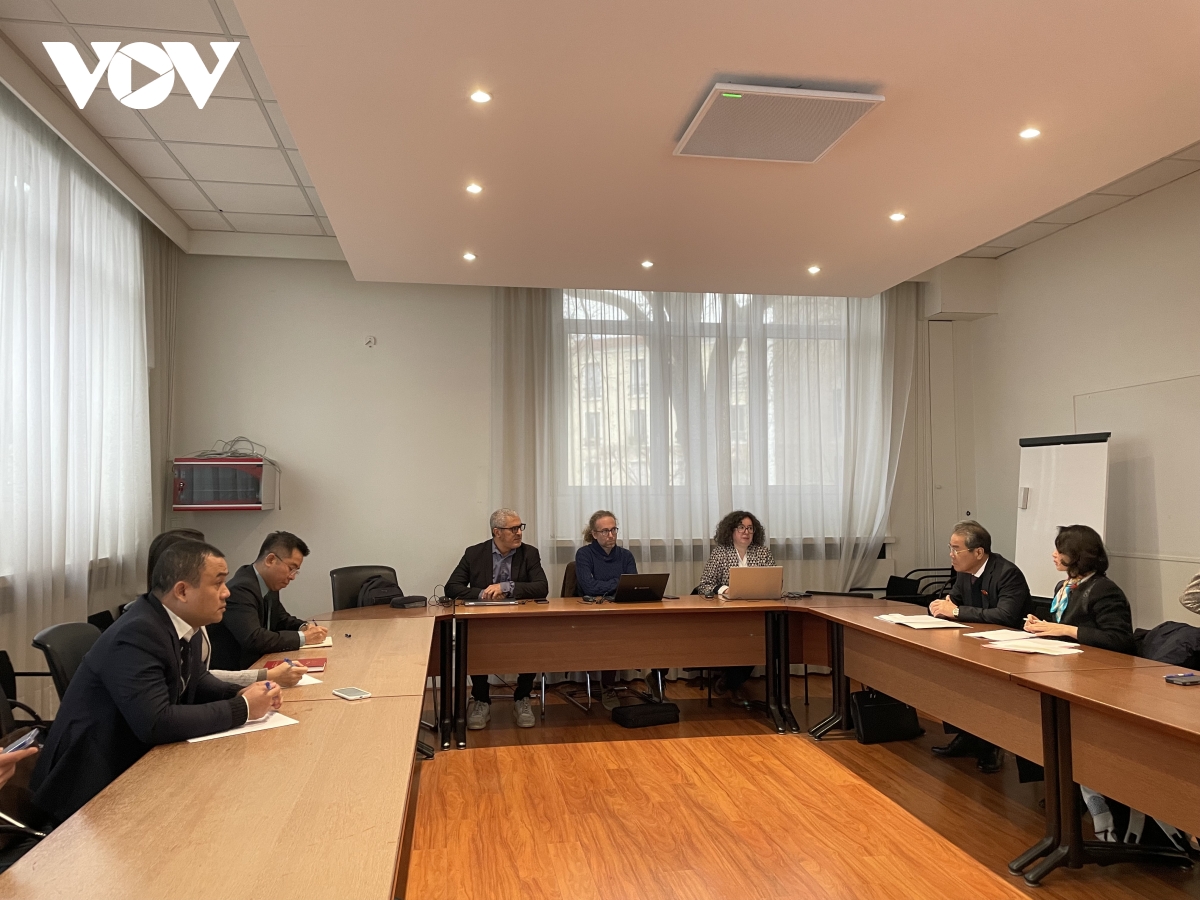 việt nam và pháp trao đổi kinh nghiệm về giải quyết kiến nghị của cử tri hình ảnh 1 viet nam va phap trao doi kinh nghiem ve giai quyet kien nghi cua cu tri hinh anh 1