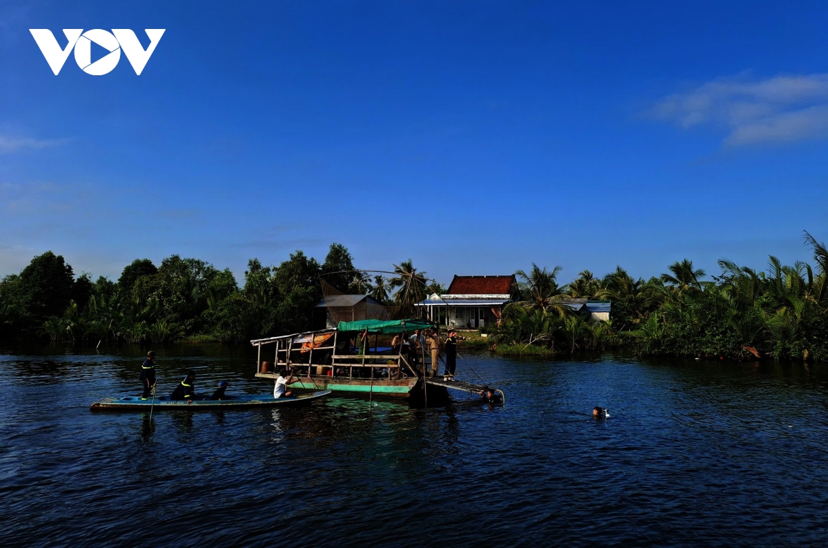 cà mau sà lan va chạm ghe chở vật liệu xây dựng, 1 người tử vong hình ảnh 1 ca mau sa lan va cham ghe cho vat lieu xay dung, 1 nguoi tu vong hinh anh 1
