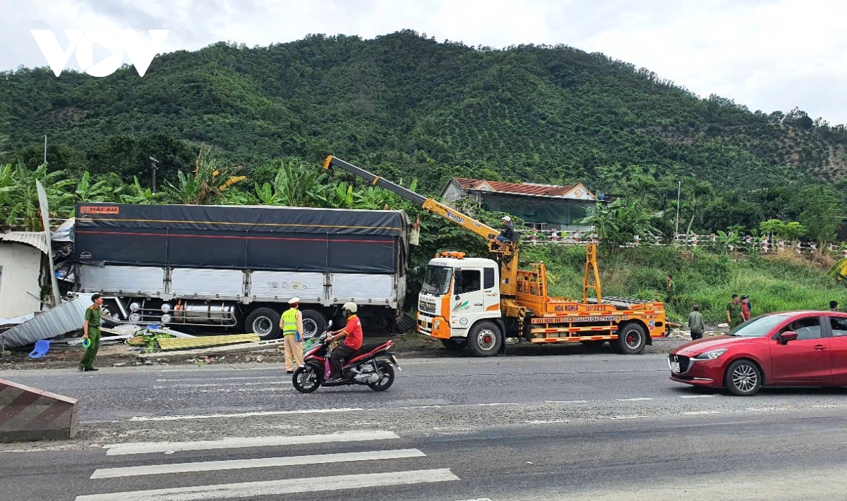 tai nạn liên hoàn trên quốc lộ 1a địa phận khánh hoà, 3 người nhập viện hình ảnh 1 tai nan lien hoan tren quoc lo 1a dia phan khanh hoa, 3 nguoi nhap vien hinh anh 1