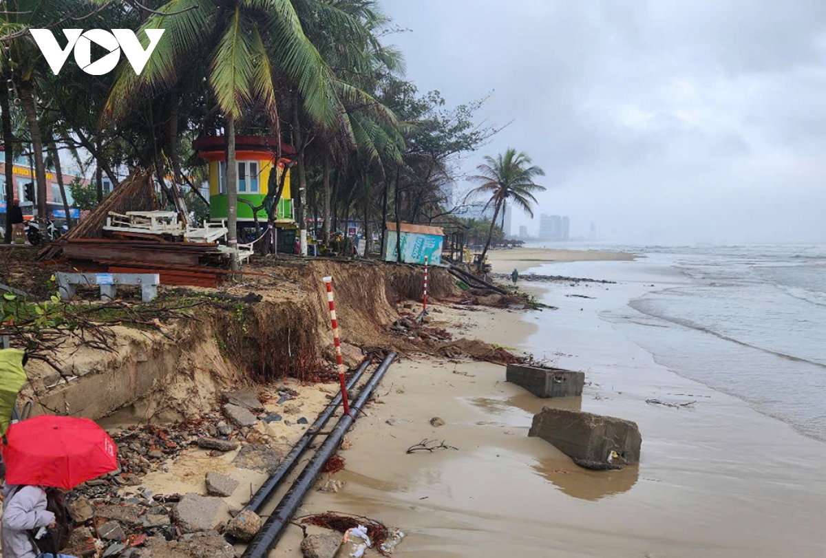 bãi biển đẹp nhất Đà nẵng bị triều cường tàn phá hình ảnh 7 bai bien dep nhat Da nang bi trieu cuong tan pha hinh anh 7
