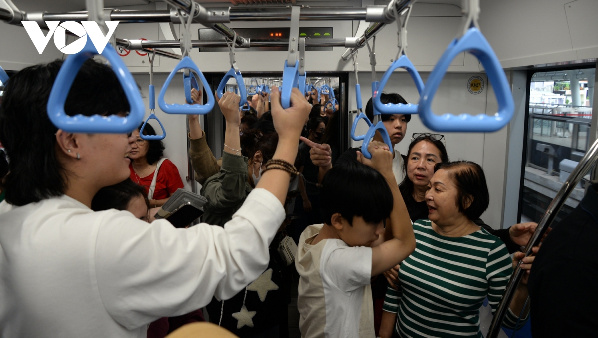 metro 1 tphcm don luong khach cao ky luc voi hon 175.000 luot hinh anh 1