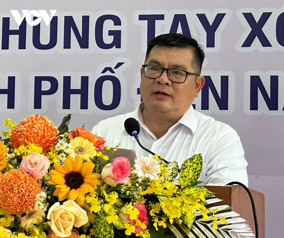 tp.hcm khoi cong xay dung, sua chua nha cho dan ngheo hinh anh 1