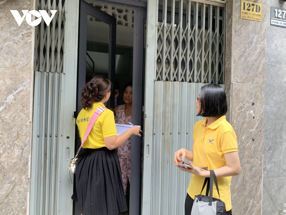 Sử dụng biên lai điện tử sau khi thu tiền đóng BHXH tự nguyện, BHYT hộ gia đình