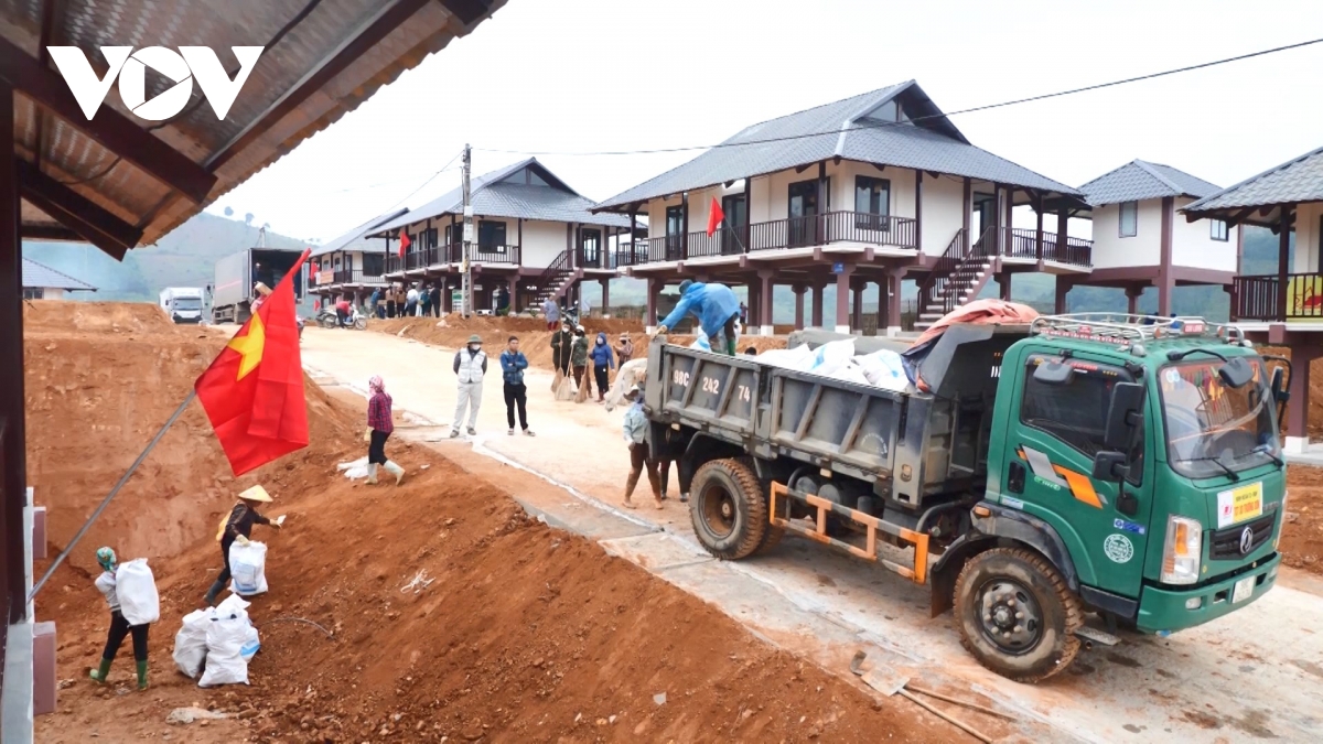 người dân tái định cư làng nủ bắt đầu dọn về nhà mới hình ảnh 1 nguoi dan tai dinh cu lang nu bat dau don ve nha moi hinh anh 1