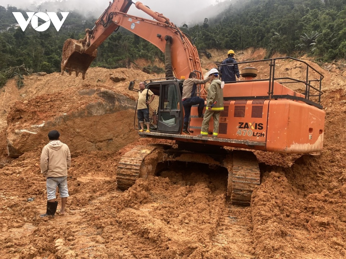 chưa thông xe đèo khánh lê trên quốc lộ 27c vì khối đá lớn hình ảnh 2 chua thong xe deo khanh le tren quoc lo 27c vi khoi da lon hinh anh 2
