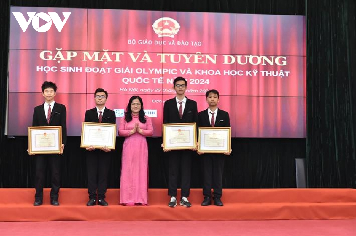 hoc sinh viet nam da vuon len top 2, top 3 o nhieu cuoc thi olympic va khkt quoc te hinh anh 1