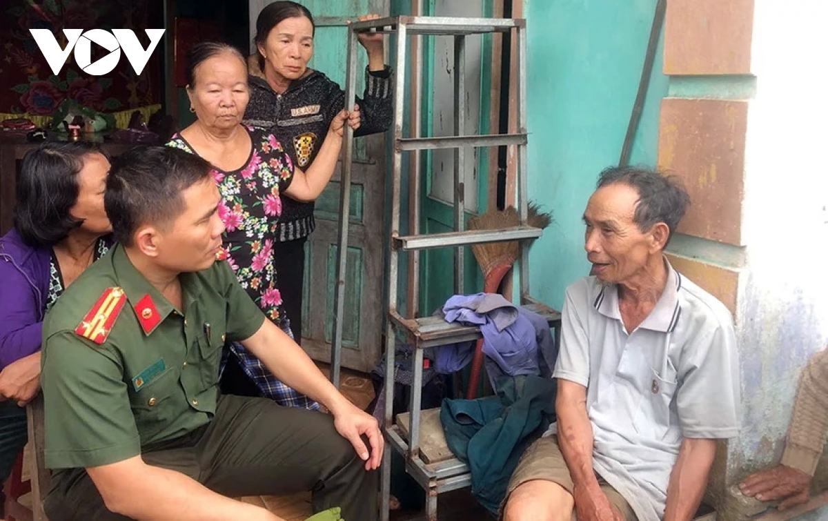 tìm thấy cụ ông 74 tuổi đi lạc trong rừng suốt 17 giờ ở quảng nam hình ảnh 3 tim thay cu ong 74 tuoi di lac trong rung suot 17 gio o quang nam hinh anh 3