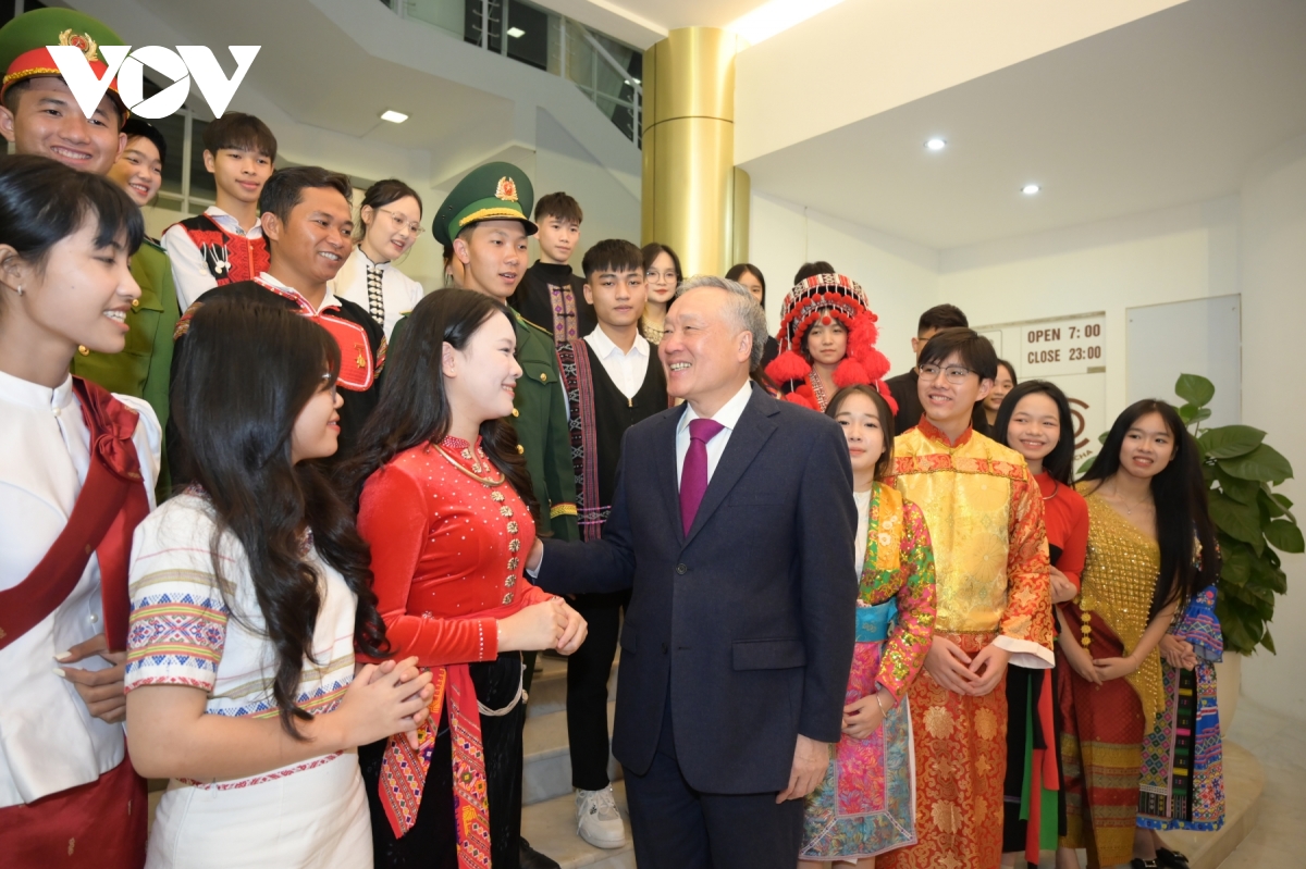 bieu duong, khen thuong 125 hoc sinh, sinh vien dan toc thieu so tieu bieu nam 2024 hinh anh 1