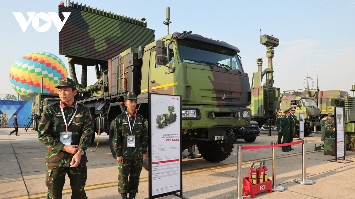 Việt Nam giới thiệu mẫu radar chuyên bắt máy bay tàng hình