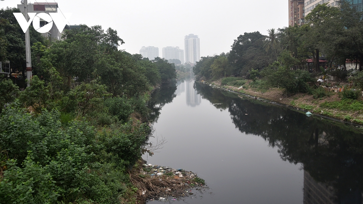 can canh 5 con song o nhiem o ha noi, ganh luong rac, nuoc thai khong lo hinh anh 4