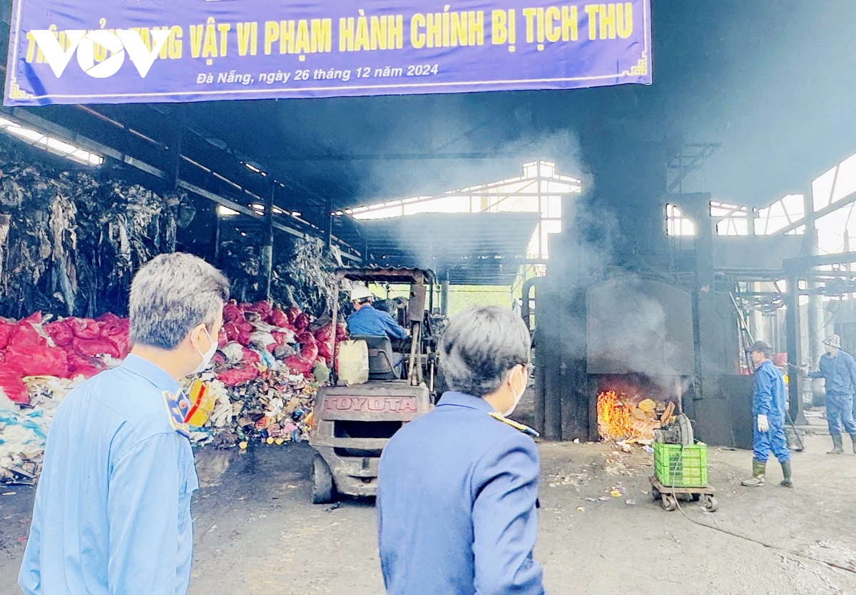 Đà nẵng tiêu hủy hơn 7.900 đơn vị sản phẩm hàng hóa nhập lậu hình ảnh 4 Da nang tieu huy hon 7.900 don vi san pham hang hoa nhap lau hinh anh 4