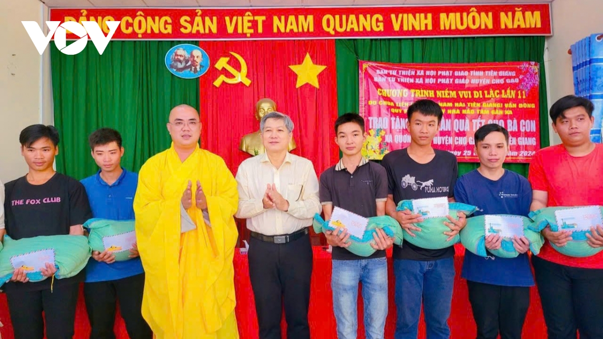 tiền giang vận động quà tặng các hoàn cảnh khó khăn dịp tết nguyên đán 2025 hình ảnh 1 tien giang van dong qua tang cac hoan canh kho khan dip tet nguyen dan 2025 hinh anh 1