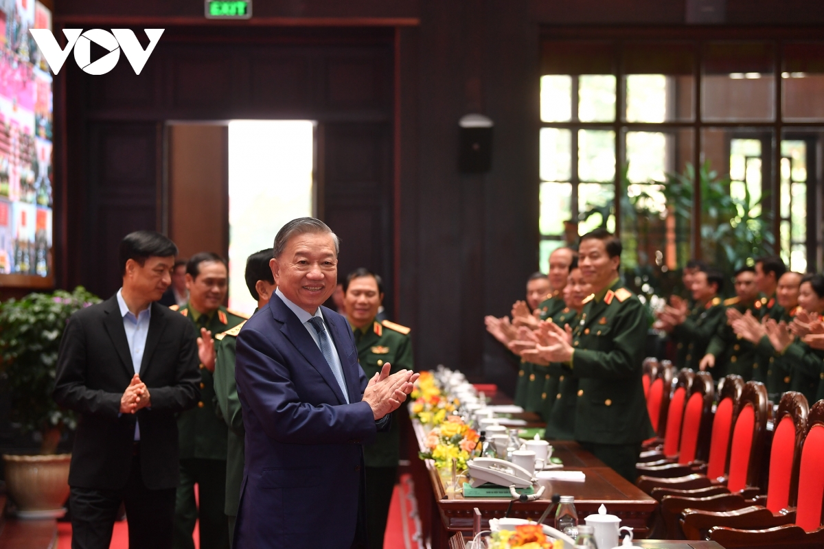 tong bi thu bay to xuc dong voi nhung kien nghi cua thanh nien quan doi hinh anh 2