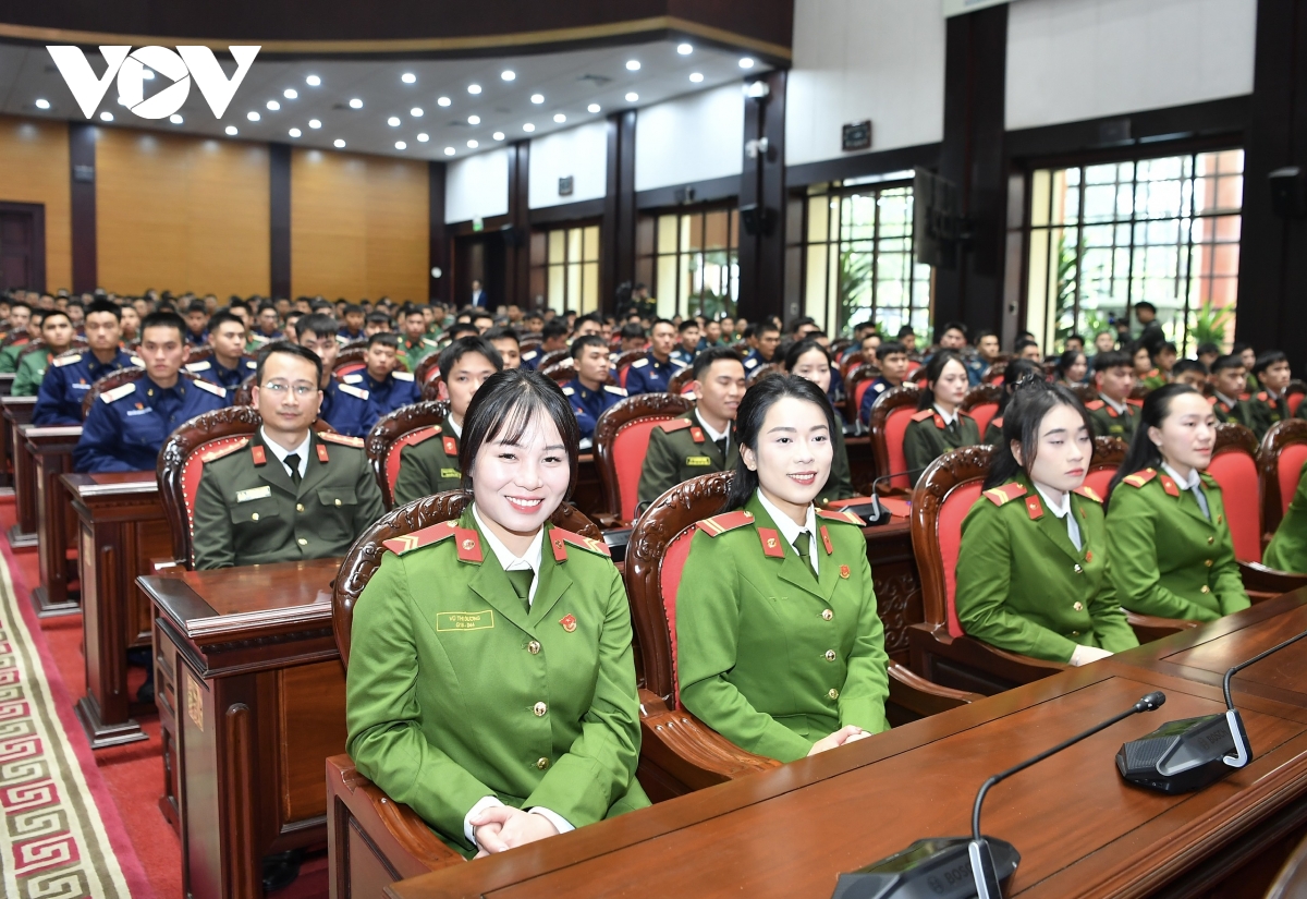 tong bi thu bay to xuc dong voi nhung kien nghi cua thanh nien quan doi hinh anh 4