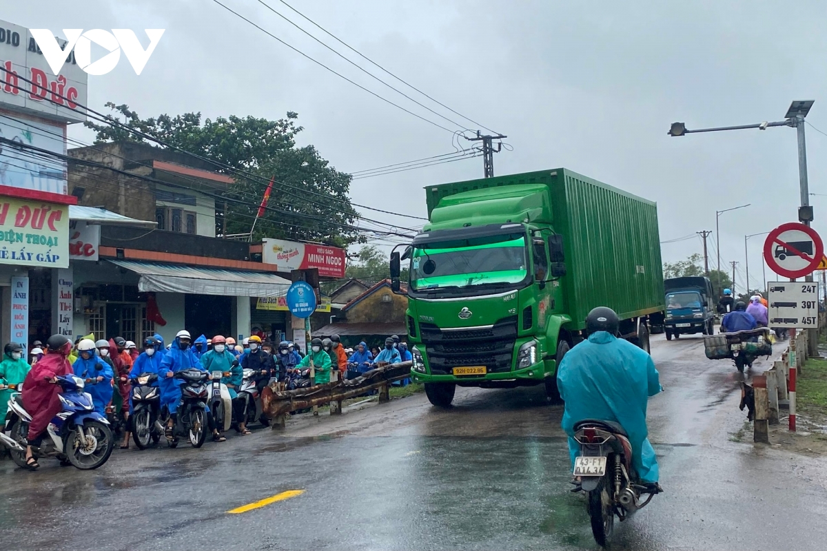 vụ cấm cầu câu lâu trên ql 1a quảng nam cấm xe kéo rơ moóc qua cầu phong thử hình ảnh 3 vu cam cau cau lau tren ql 1a quang nam cam xe keo ro mooc qua cau phong thu hinh anh 3