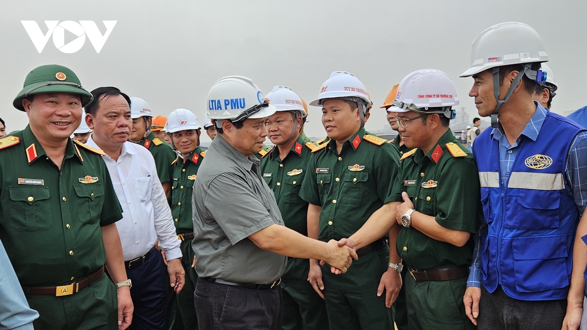 thu tuong kiem tra va lam viec ve du an cang hang khong quoc te long thanh hinh anh 3