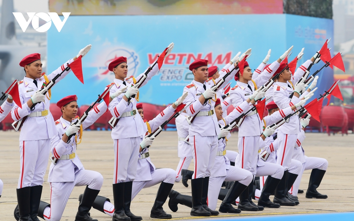 toàn cảnh tổng duyệt triển lãm quốc phòng quốc tế việt nam 2024 hình ảnh 8 toan canh tong duyet trien lam quoc phong quoc te viet nam 2024 hinh anh 8